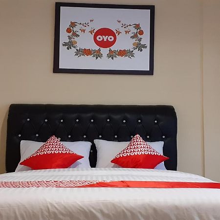 Oyo 1053 Angelyn Home Stay Medan Eksteriør billede
