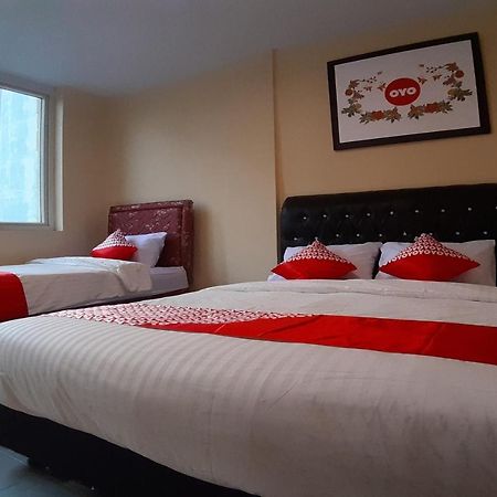 Oyo 1053 Angelyn Home Stay Medan Eksteriør billede