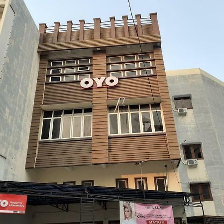 Oyo 1053 Angelyn Home Stay Medan Eksteriør billede