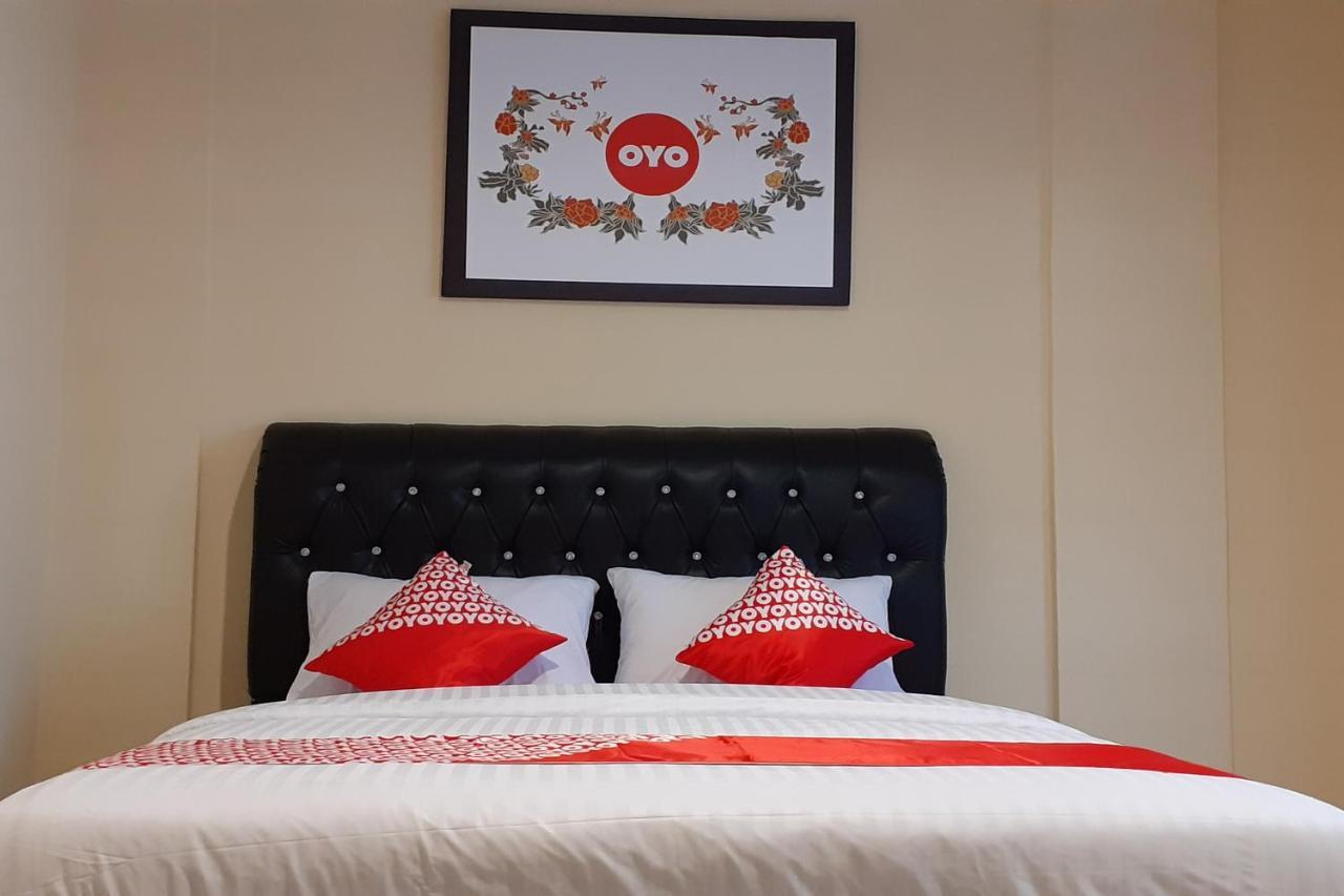 Oyo 1053 Angelyn Home Stay Medan Eksteriør billede