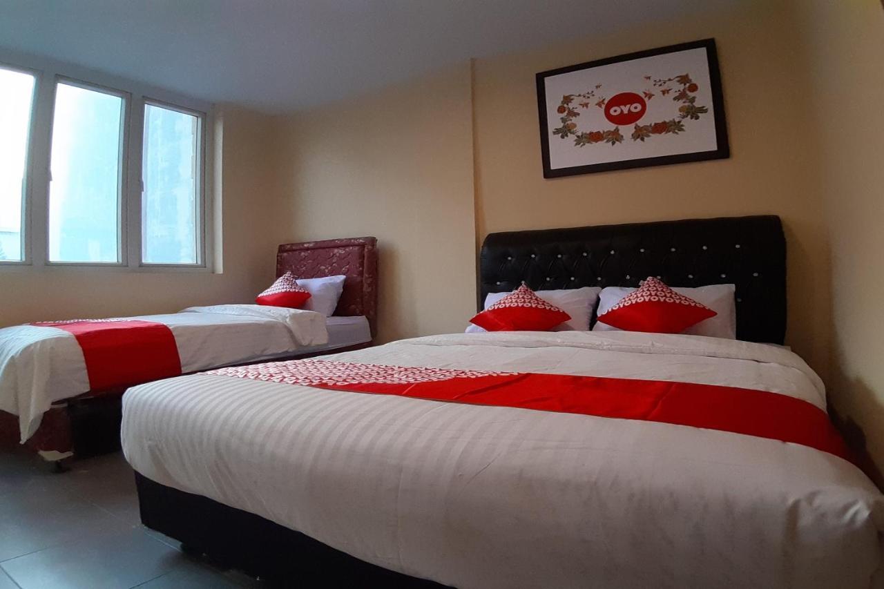 Oyo 1053 Angelyn Home Stay Medan Eksteriør billede
