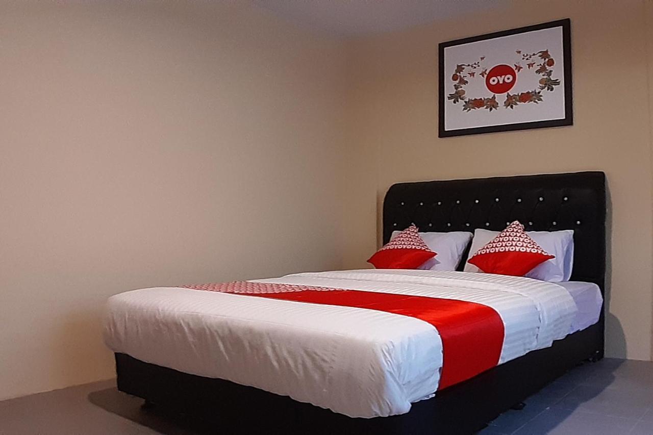 Oyo 1053 Angelyn Home Stay Medan Eksteriør billede
