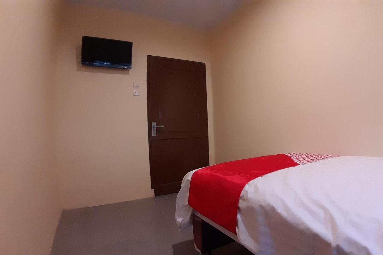 Oyo 1053 Angelyn Home Stay Medan Eksteriør billede