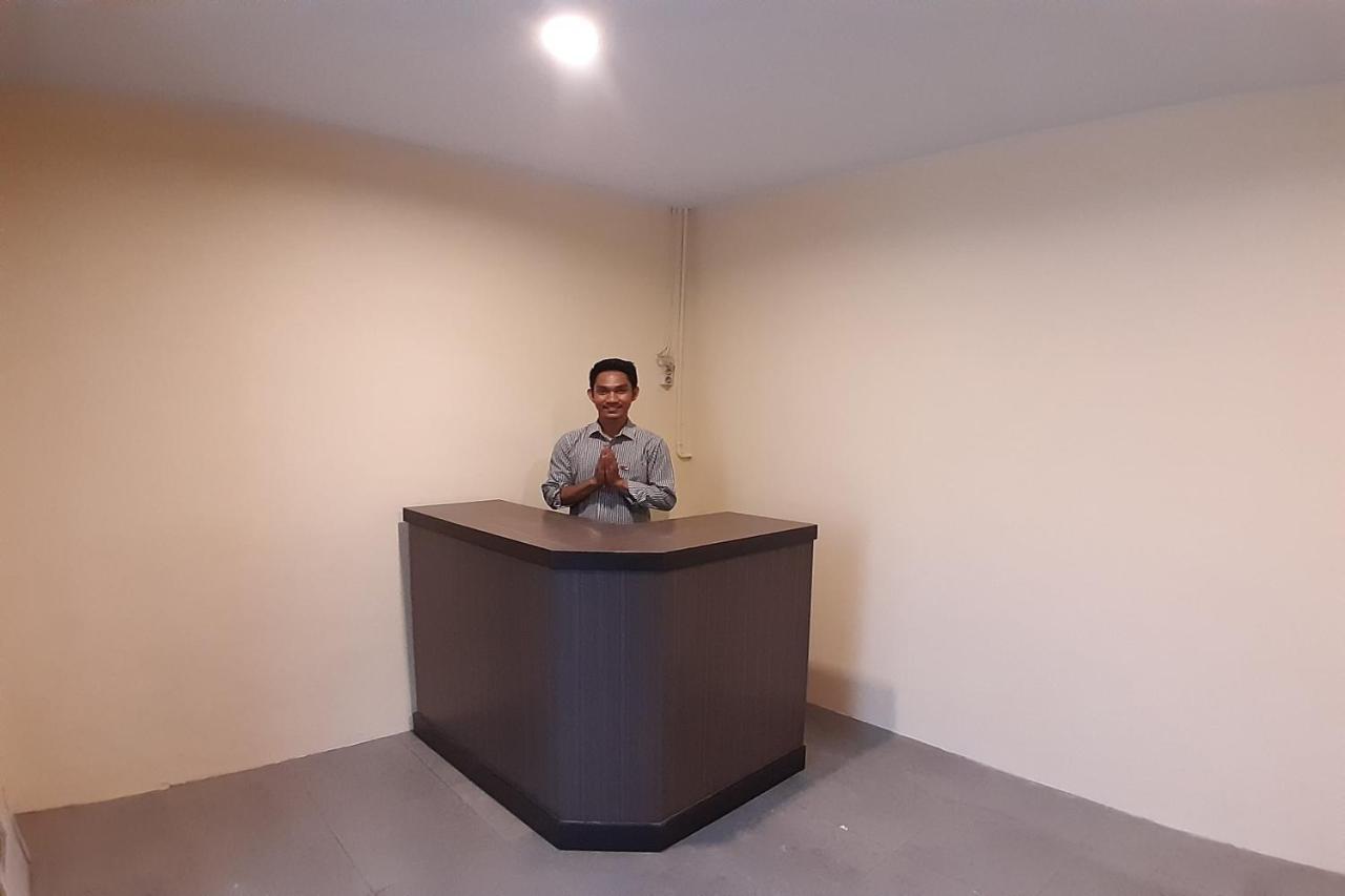 Oyo 1053 Angelyn Home Stay Medan Eksteriør billede