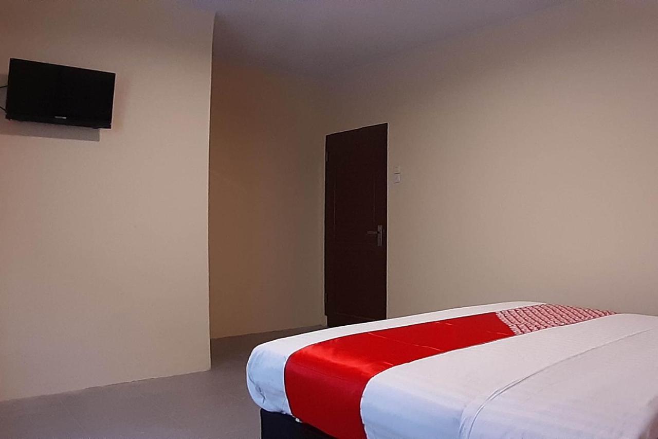 Oyo 1053 Angelyn Home Stay Medan Eksteriør billede