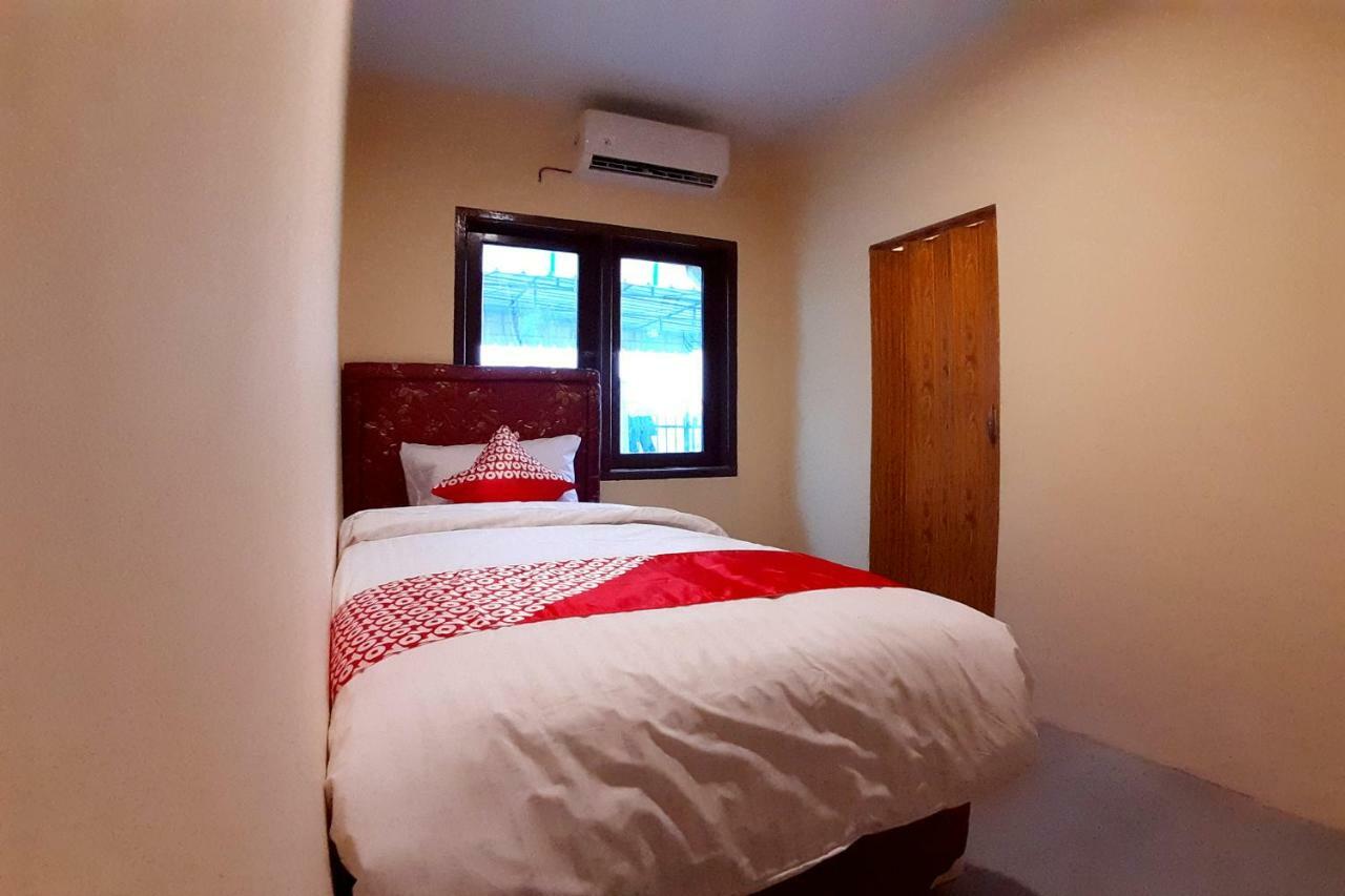 Oyo 1053 Angelyn Home Stay Medan Eksteriør billede