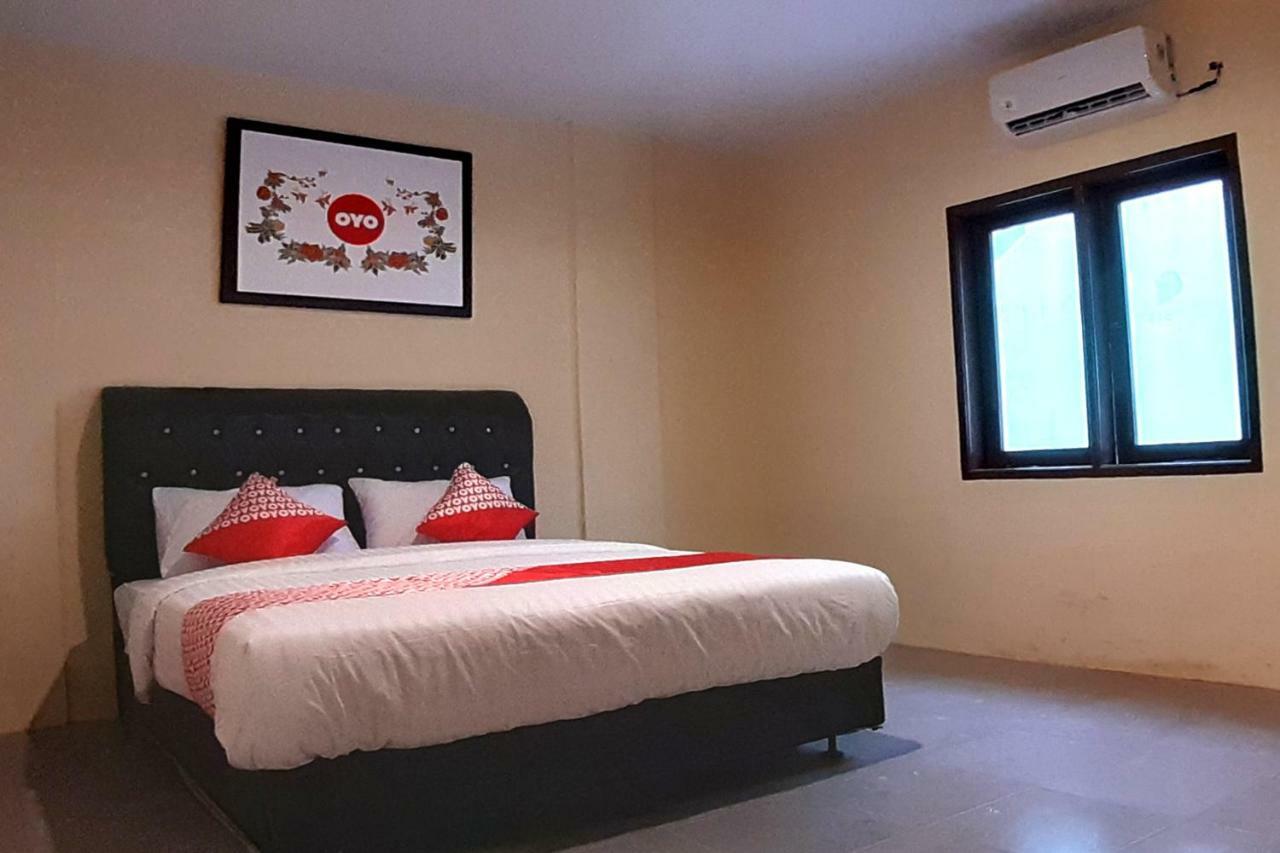 Oyo 1053 Angelyn Home Stay Medan Eksteriør billede