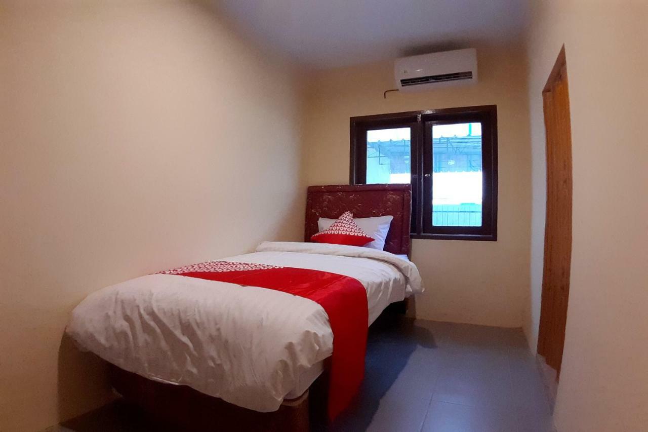 Oyo 1053 Angelyn Home Stay Medan Eksteriør billede