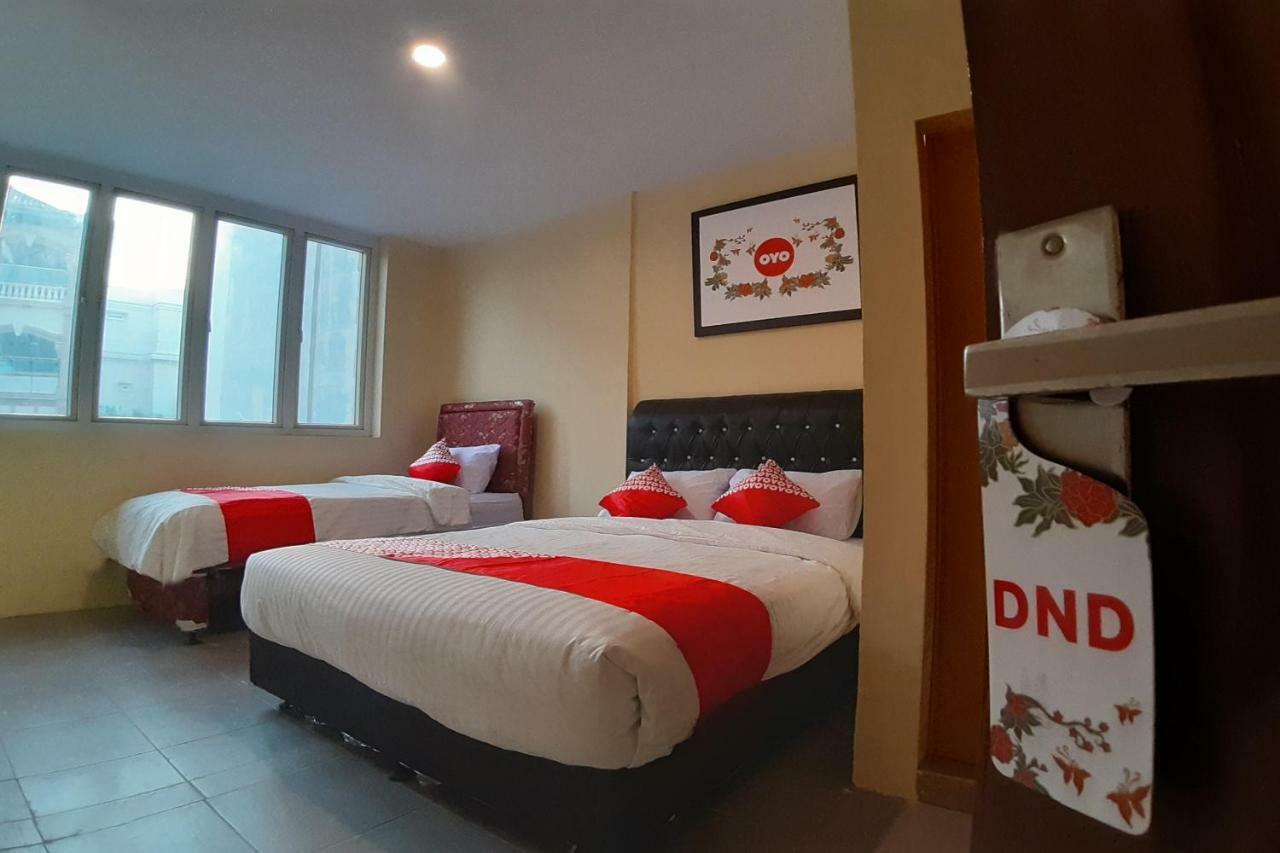 Oyo 1053 Angelyn Home Stay Medan Eksteriør billede